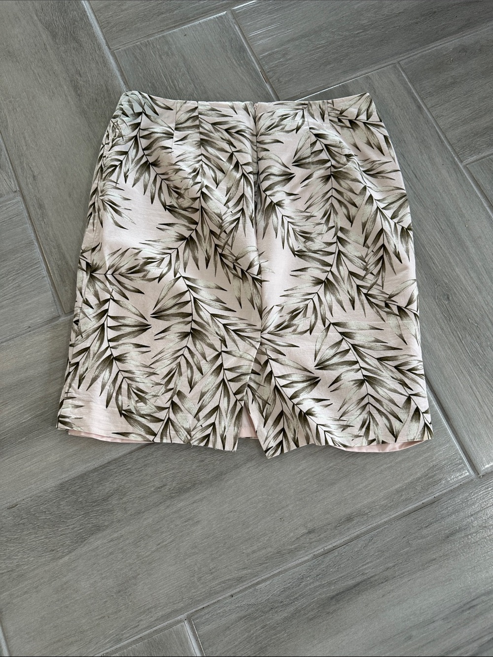 Light Pink Leaf-Print Pencil Skirt - Picture 2 of 3